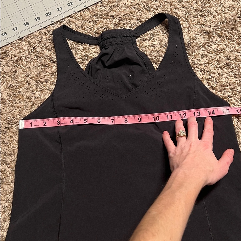Lululemon In A Flash Singlet - Picture 3 of 4